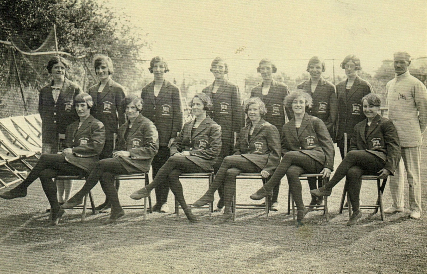 1928 Team in blazers - BG ARCHIVE